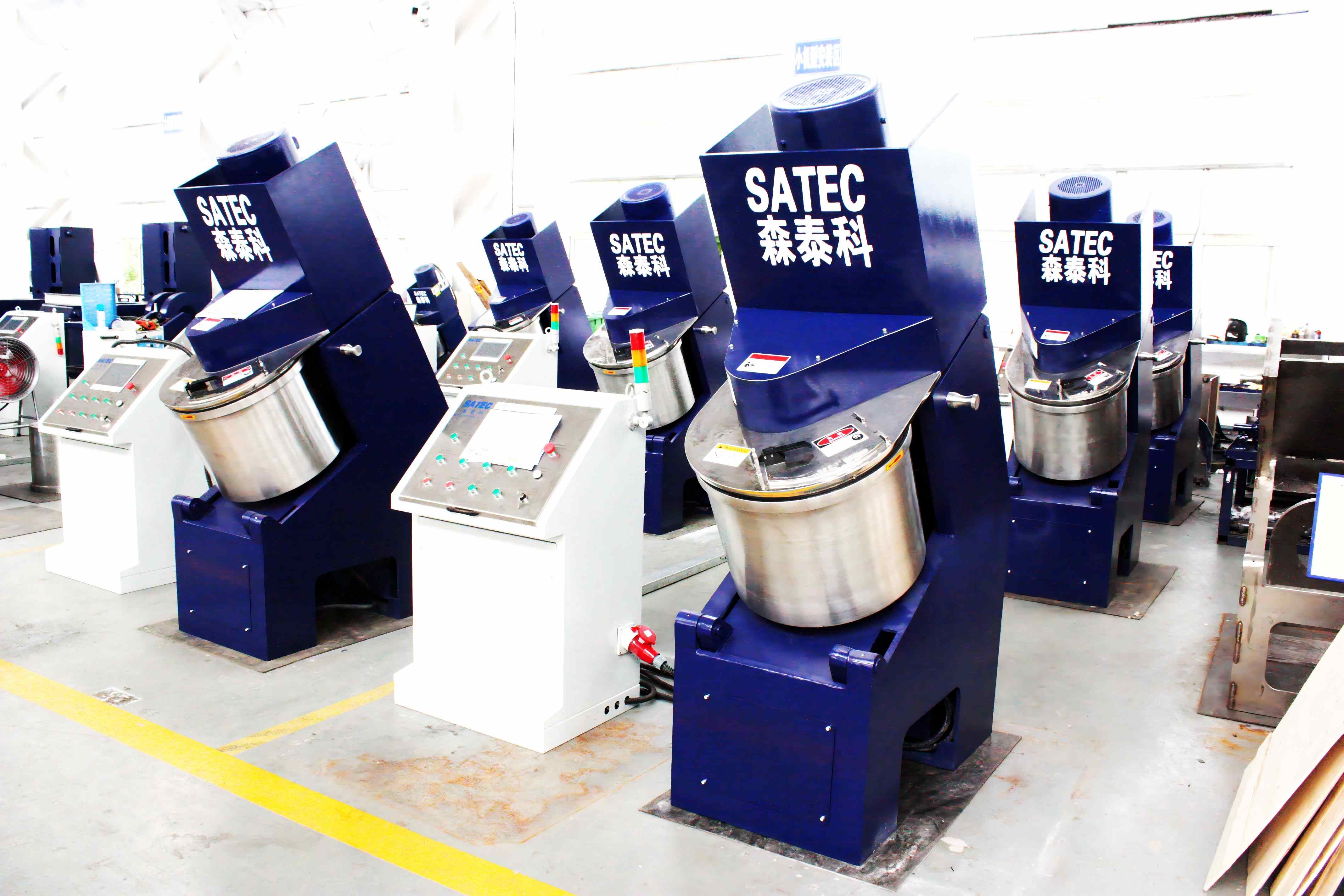 1754548107755621.jpg 混合造粒机